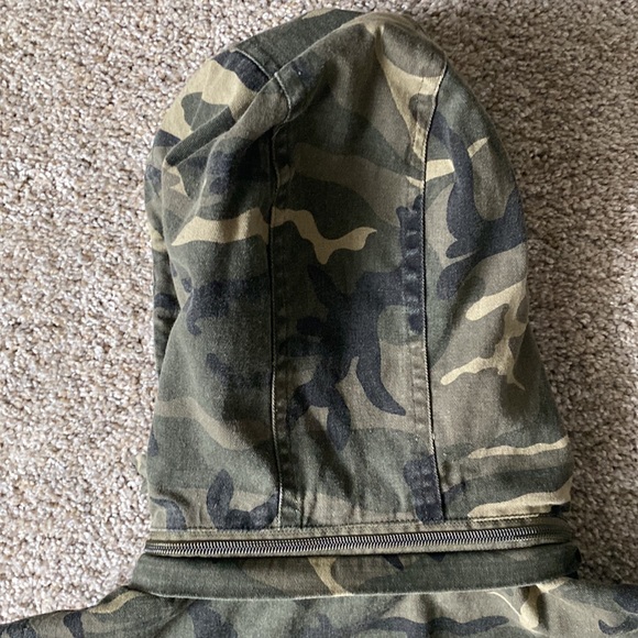 Fashionomics Camo Denim Utility Vest - Picture 13 of 15